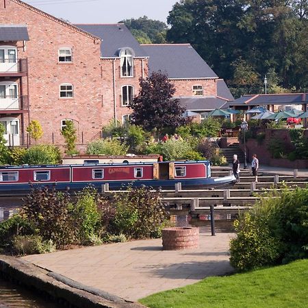 Lion Quays Resort Chirk Exterior foto
