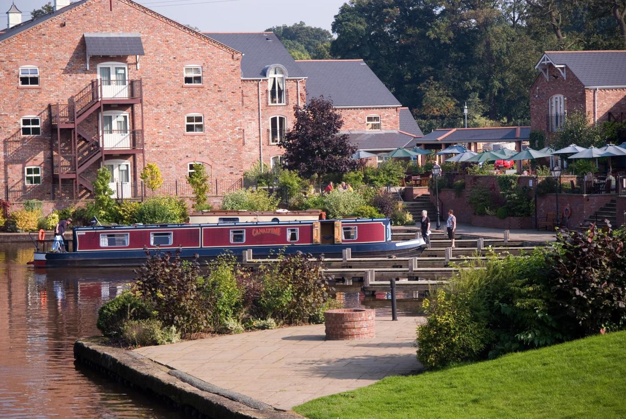 Lion Quays Resort Chirk Exterior foto